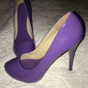 NWOT/B.  Just fab purple pumps